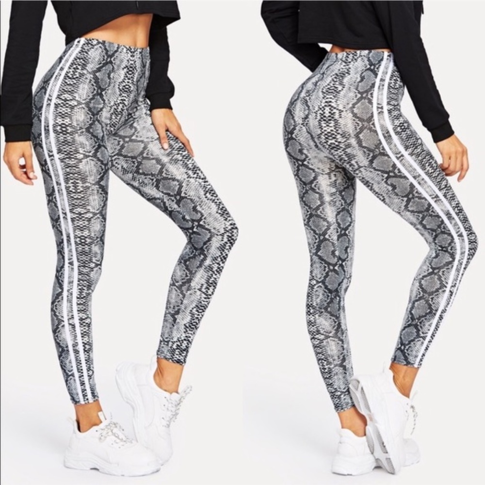 Snake striped leggings.